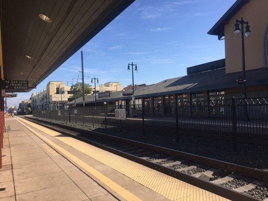 The Northbound Caltrain pulling in!