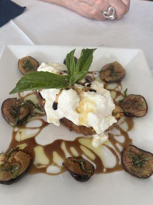 Straciatella with figs.