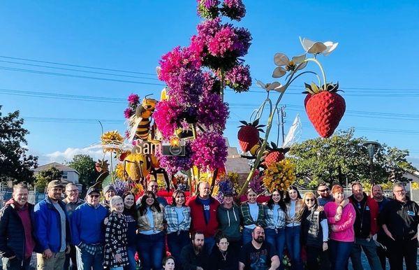 Downey roses float