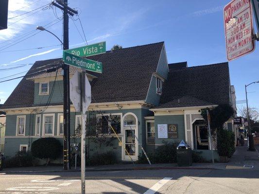 Conveniently located in Oakland on the corner of Piedmont Ave., with wonderful shops and restaurants nearby.