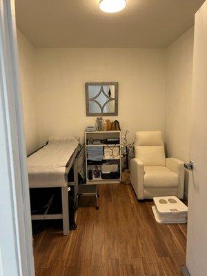 Treatment Room 2: PEMF Therapy, Ionic Foot Cleanse, Amethyst Crystal BioMat