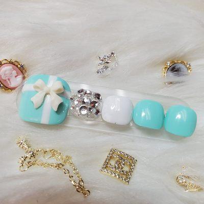 Tiffany pedicure design