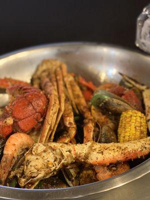 Seafood Medley- King Crab legs, Snow crab legs, whole lobster, green mussels