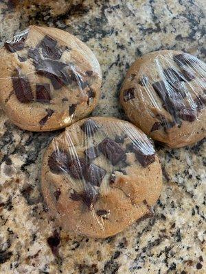 Chunky chelate chip cookies