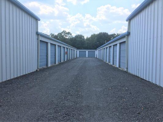 Our clean outdoor drive up storage.