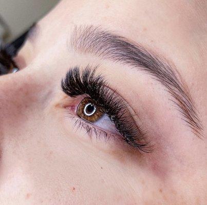 Lash Extensions by Rae @radiant.aesthetics.co