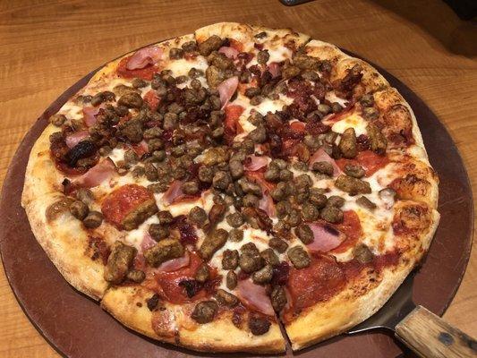 Medium size Six Meat on traditional crust