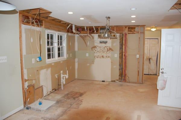 Kitchen - MId-stage with the pipes from the soffit