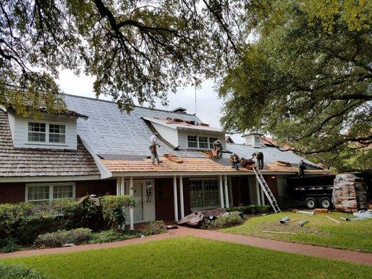 Roof repair contractors | Wood shake roof