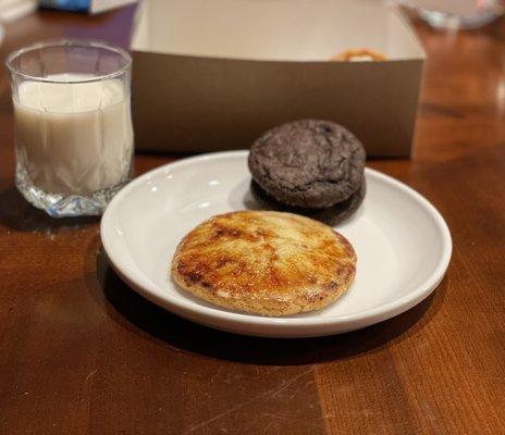 Double chocolate sammie Creme brûlée cookie