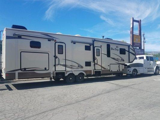 Want to rent a trailer but don't have a truck? Classic Adventures RV will deliver an set up the unit for you!