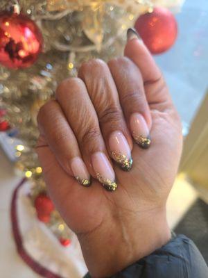 Beautiful festive gel manicure by Ivy!! I absolutely love going to her for my gel manicures