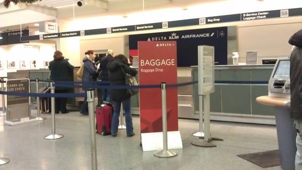 Delta ticket counters at MDW