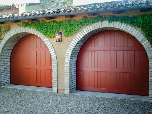 Custom Wood Garage Door w/ True Arch | RW Garage Doors
   
 https://bit.ly/2ma1­aOi