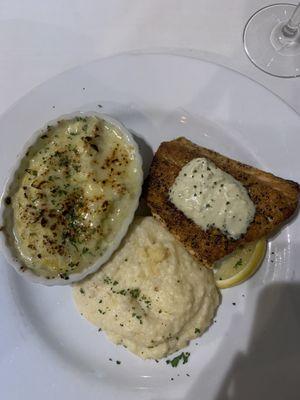 Pan seared Atlantic salmon, smoked Gouda grits, squash w Gruyère cheese. Tender tasting salmon with very flavorful grits n squash dish.