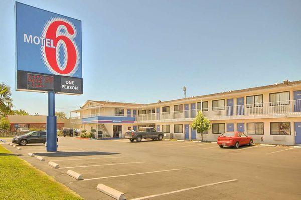 Motel Fresno CA Blackstone North Exterior