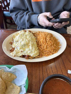 Chicken, rice and cheese with tortillas.