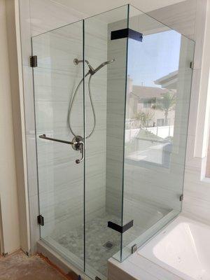 90° frameless shower enclosure