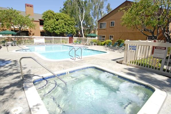 Hot Tub & Swimming Pool