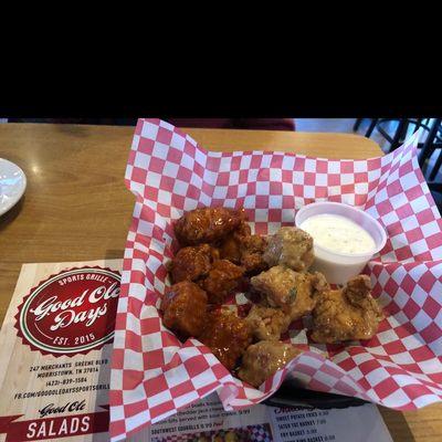 Wonderful boneless wings on a Tuesday evening