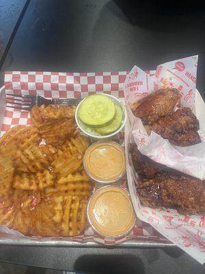 Wings Combo 4 (6-Piece WingsFriesDrink)