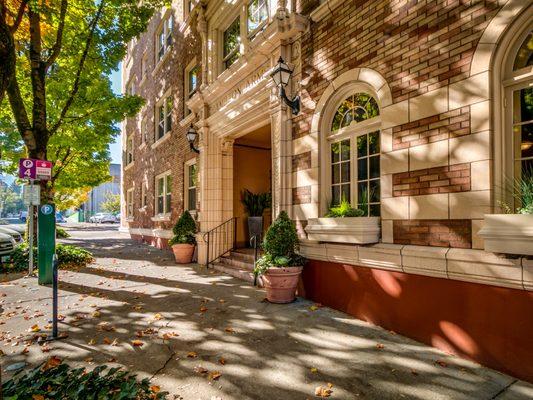 Another recent listing of mine, this is a condo conversion in a historic building. Tons of character and very walkable.