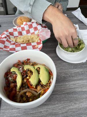 Grilled chicken bowl & guacamole