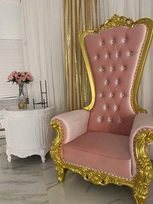 Pink Tiffany Throne Chair with cake table