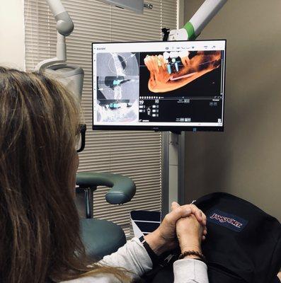 X-Guide allows patients and surgeons 3D views of patient's anatomy, including jawbone, soft tissue and surrounding teeth.