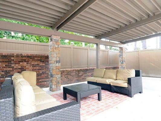 Stratford Ridge Marietta Ga Apartments outdoor covered seating