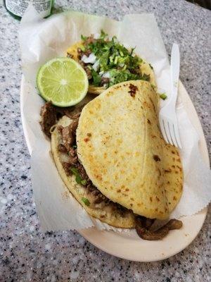 Gordita y taco de asada