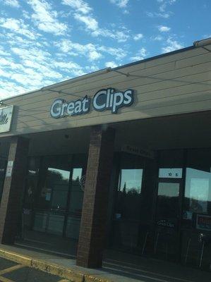 Great Clips of Bedford -- Great Wall Shopping Center : 319 Great Road / Route 4, Bedford                  Storefront