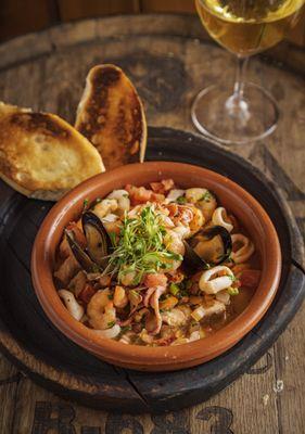 MARISCADA ALA MEXICANA
gulf shrimp, fresh calamari, crawfish tails, mussels and red snapper sautéed with onions, peppers, cilantro + tomato