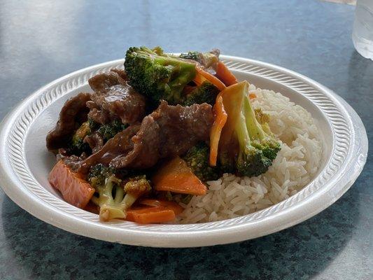 Broccoli beef - above standard definitely better than Panda Express.