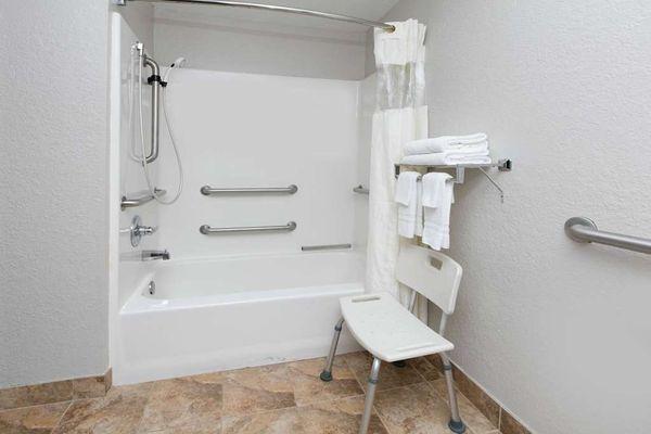 Guest room bath (accessible)