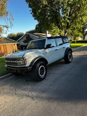 2023 Ford Bronco got a exterior wax also polish.