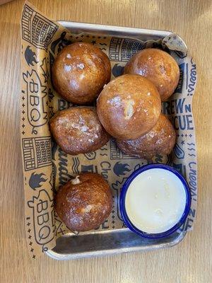 Pretzel bites with cheese sauce