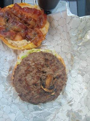 A single lonely mushroom on an otherwise good mushroom and Swiss burger.