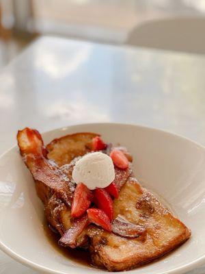 FRENCH TOAST & BACON