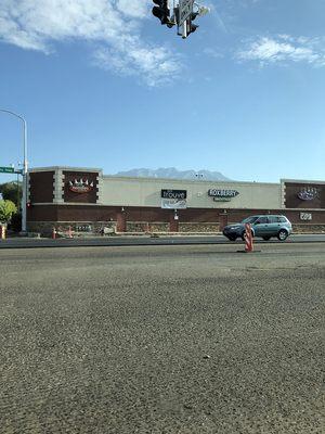 Exterior of Spa Trouvé on University Parkway in Orem