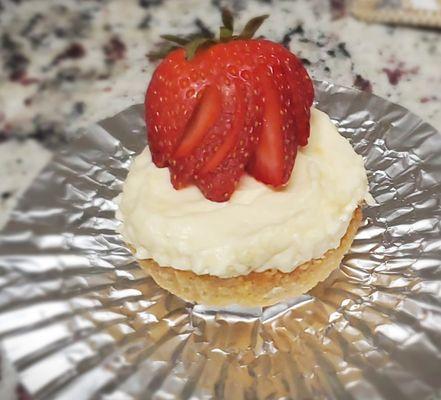 Sugar free, gluten free strawberry cheese cake.