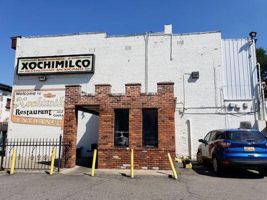 Storefront for Xochimilco