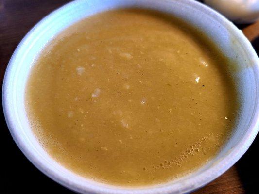 Crushed lentil soup