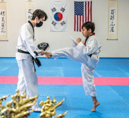 Taekwondo kick training,
Ikick Taekwondo & Martial Arts