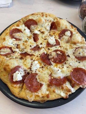 White pizza with pepperoni, 7 inches (lunch special).