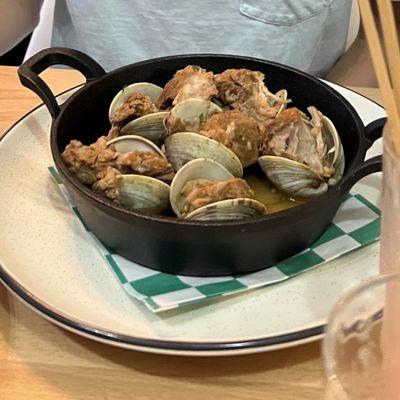 Cacoila and littleneck clams