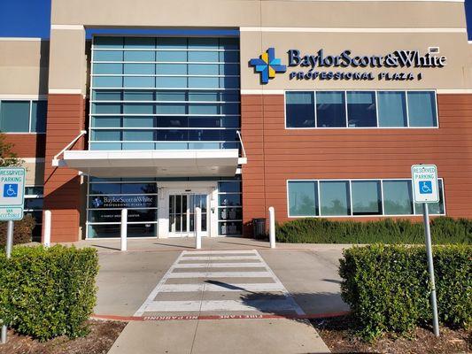 U.S. Dermatology Partners Waxahachie - Building Entrance