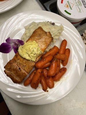 Seared Salmon Dinner served with veg du jour and garlic mashed potatos!