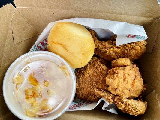 3 piece meal with Mac n cheese and roll