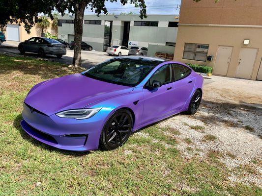 Car from other angle shifts color to purple.  It's an incredible effect!